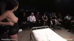 play Dupla penetração interracial hardcore em público com escravidão e dominação com Bobbi Starr e Princesa Donna