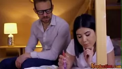 play Piccola e sensuale ragazza cavalca un cazzo duro a pecorina prima di una sborrata esplosiva in faccia