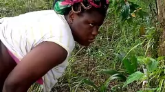 play Dois amantes gostosos pegos transando em público: BBW negro e asiático exótico em uma sessão selvagem de creampie e boquete ao ar livre