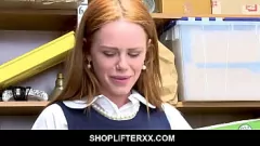 play La traviesa pelirroja adolescente Ella Hughes es arrestada por un policía atractivo y castigada con una mamada alucinante