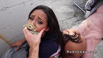 play Xxx con una perra sucia cuando se la follan