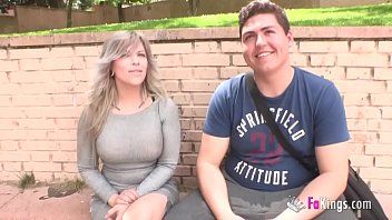 play Maxim pipe avec son collègue de bureau amoureux de la bite