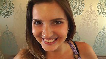 play O palhaço ouve que ela é colocada para testar o galo