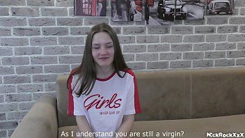 play عذراء خجولة تعطي كل بوسها عاهرة