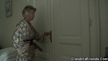 play Baba gut im Zimmer zum Neffen um ihn zu fragen ob er sie erschießt weil er Lust dazu hat