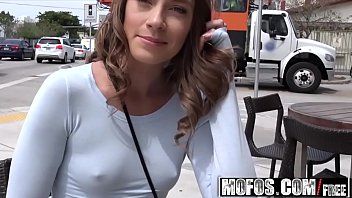play She wants to fuck her from the first date because her pussy is good and bad
