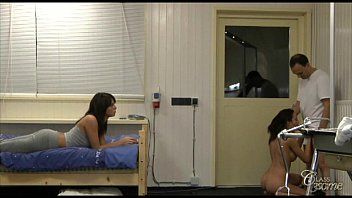 Las chicas tiemblan de satisfacción cuando son folladas por este macho