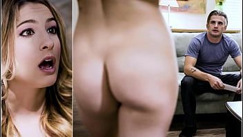 play Sehr heiße Fotze, die mit dem Kunden plaudert, bevor sie mit ihm Sex macht