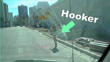 play Se pone muy caliente y llama a su oficina a una bella prostituta