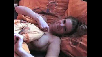 play La rubia se despierta con un gran pene dentro