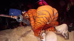 play Tigra Cosplay Orgy: Butt Girl vs. قضبان اصطناعية شرجية ضخمة وآلة اللعنة - الجزء 1