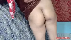 Pakistaanse meiden ruwe anale sekssessie in doggystyle met luid gekreun en rode dupatta bedekt